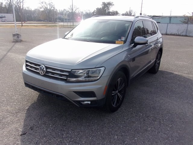 2019 Volkswagen Tiguan SEL R-Line photo 3