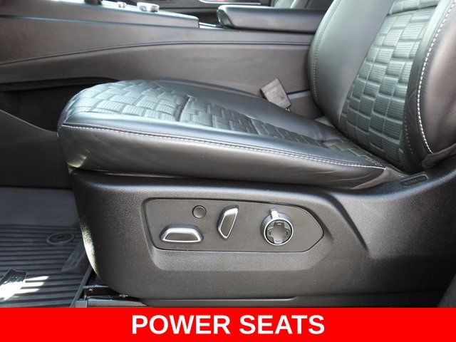 2023 Cadillac Escalade V-Series - Photo 33