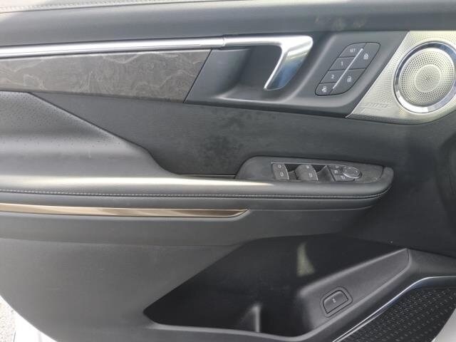 2025 Buick Enclave Avenir photo 2