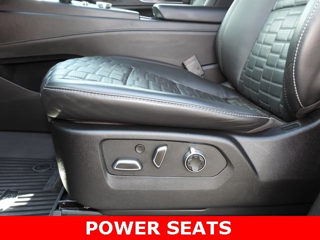 2023 Cadillac Escalade V-Series - Photo 33