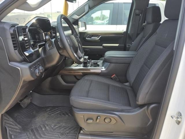 2024 Chevrolet Silverado 1500 RST photo 3