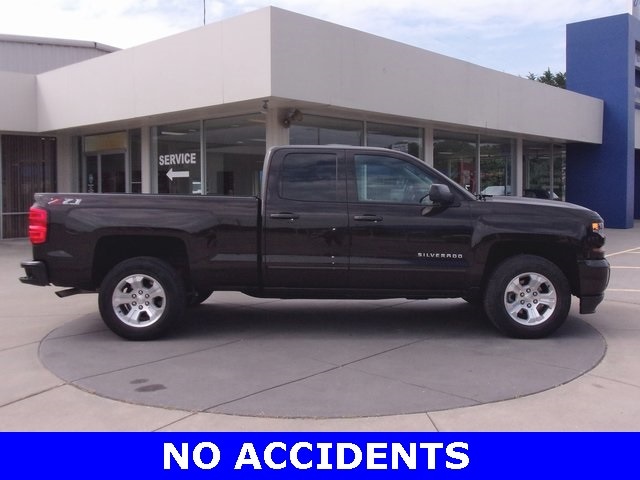 Used 2018 Chevrolet Silverado 1500 LT with VIN 1GCVKREC6JZ205715 for sale in Junction City, KS