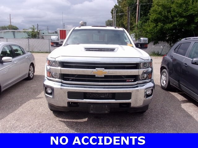 2019 Chevrolet Silverado 2500HD LTZ photo 2