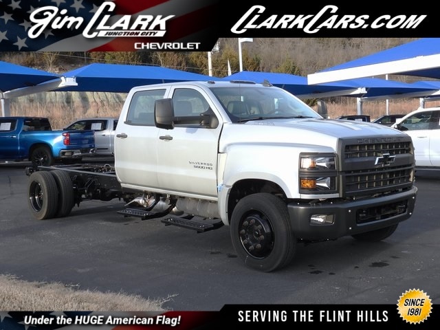 2023 Chevrolet Silverado 4500 Medium Duty Chassis Cab Work Truck's photo
