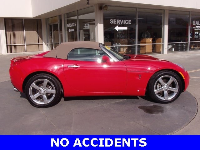 Used 2007 Pontiac Solstice  with VIN 1G2MB35B77Y125410 for sale in Junction City, KS