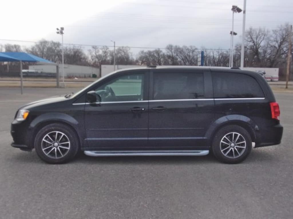Used 2017 Dodge Grand Caravan SXT Minivan/Van