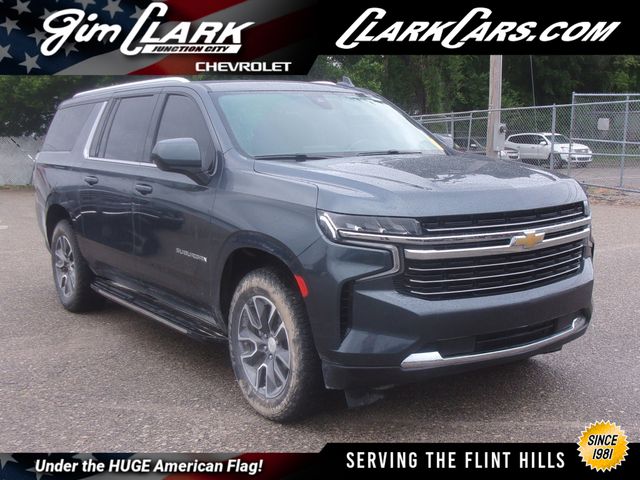 2021 Chevrolet Suburban 4WD 1500 LT's photo