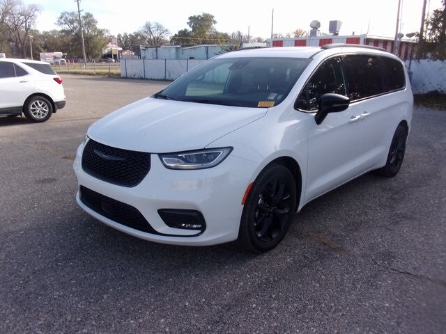 2025 Chrysler Pacifica Limited photo 2