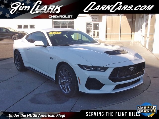 2025 Ford Mustang GT Premium's photo