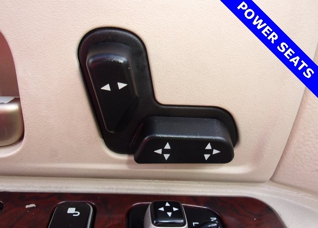 Used 2006 Lincoln Town Car Executive with VIN 1LNHM84W36Y600098 for sale in Junction City, KS