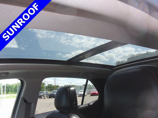 Used 2018 Chevrolet Equinox Premier with VIN 3GNAXVEV9JS513234 for sale in Junction City, KS