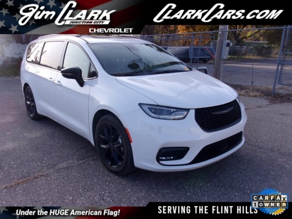 Used 2025 Chrysler Pacifica Limited Minivan/Van