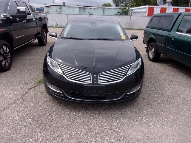 2015 Lincoln MKZ Base photo 2