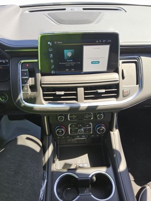 2024 Chevrolet Suburban Premier photo 3