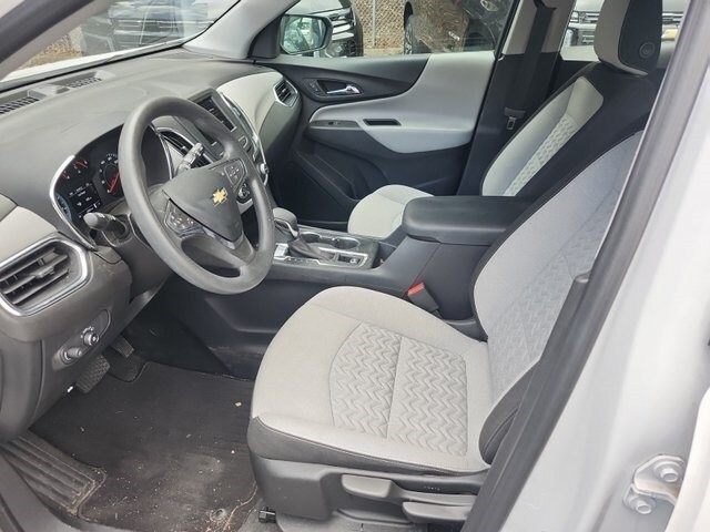 2023 Chevrolet Equinox LS photo 2
