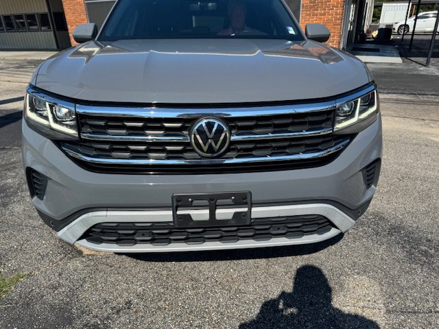 2020 Volkswagen Atlas Cross Sport SEL R-Line photo 2