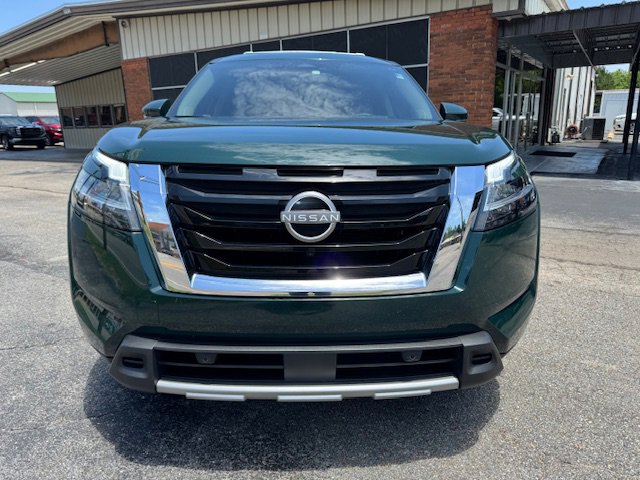2024 Nissan Pathfinder Platinum photo 2