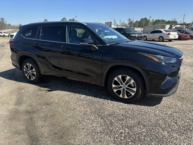 2022 Toyota Highlander XLE photo 3