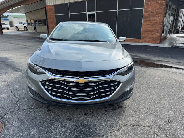 2023 Chevrolet Malibu 1LT photo 2