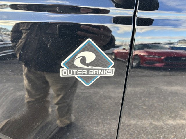 2024 Ford Bronco Outer Banks photo 2