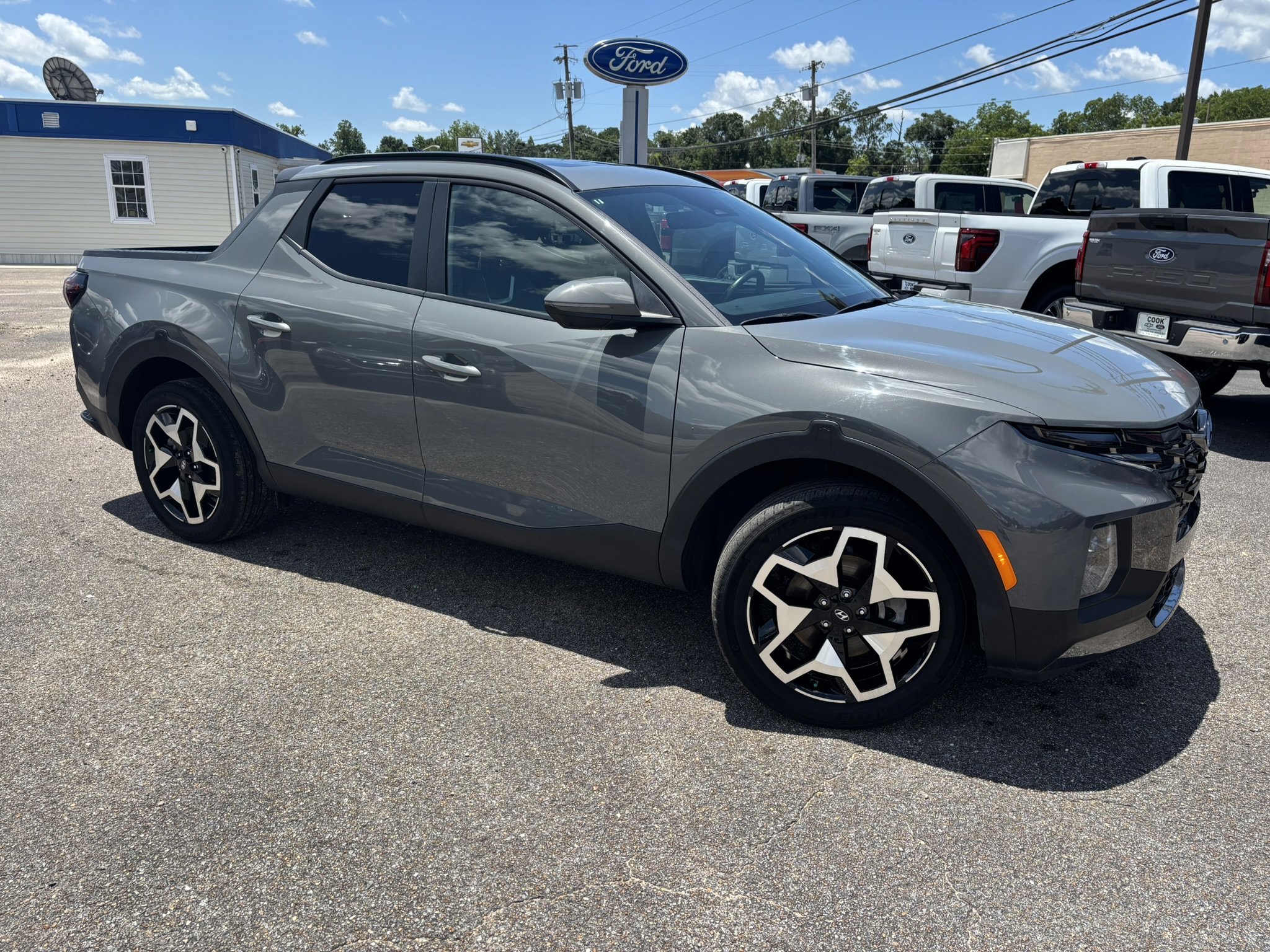 2023 Hyundai Santa Cruz Limited photo 2