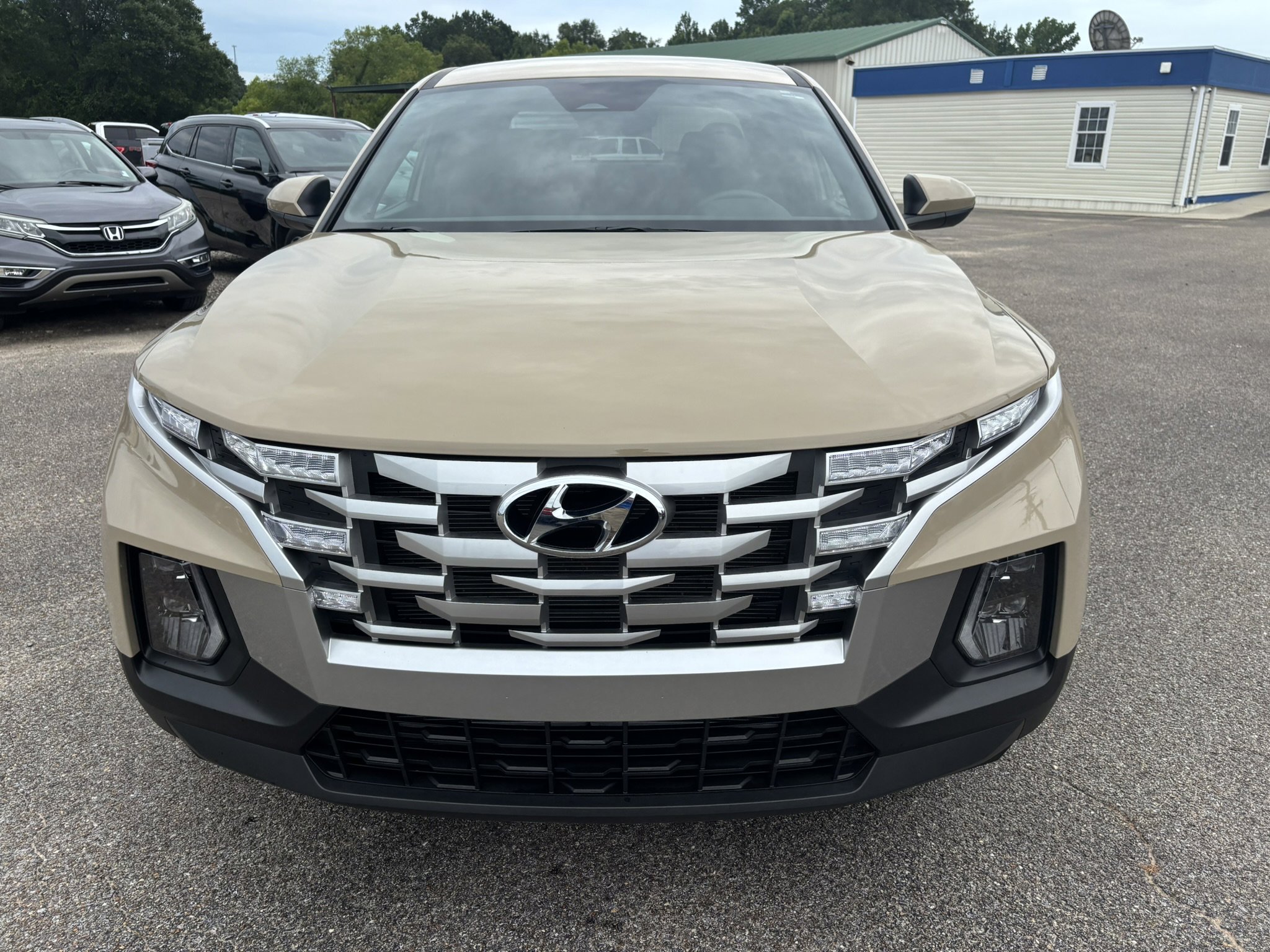 2024 Hyundai Santa Cruz SE photo 2
