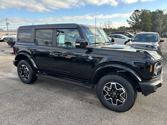 2024 Ford Bronco Outer Banks photo 4
