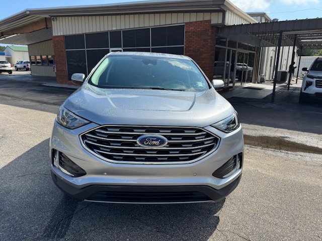 2024 Ford Edge Titanium photo 2