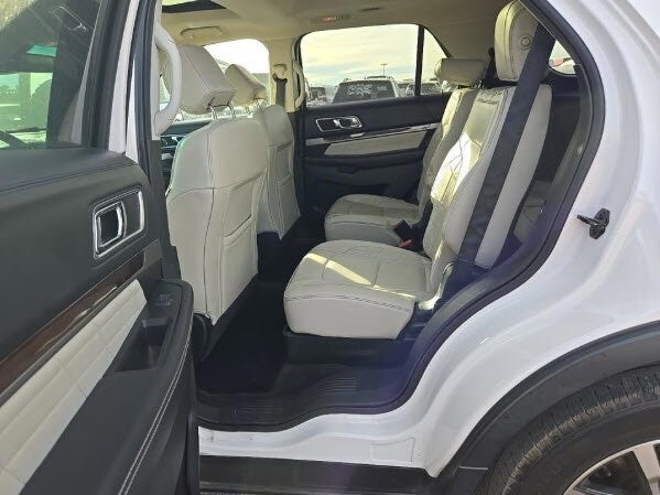2017 Ford Explorer Platinum photo 3