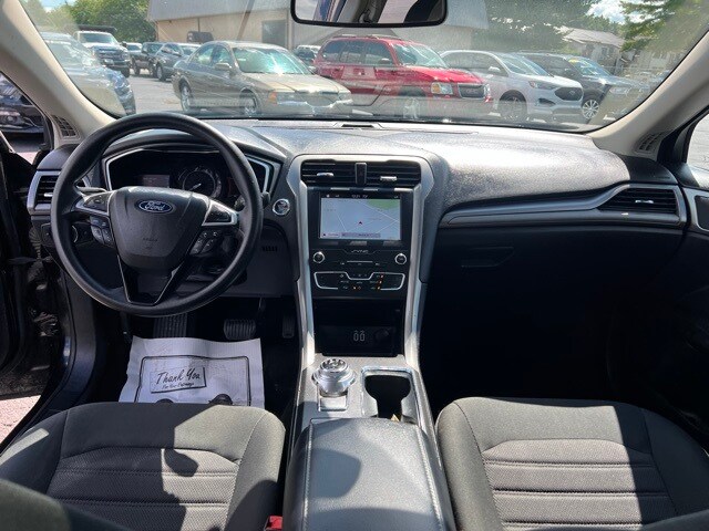 2019 Ford Fusion Hybrid SE photo 2