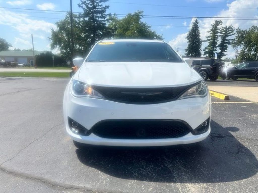 Used 2018 Chrysler Pacifica Touring L Passenger Van
