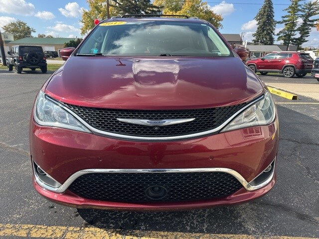 2017 Chrysler Pacifica Touring Plus photo 2