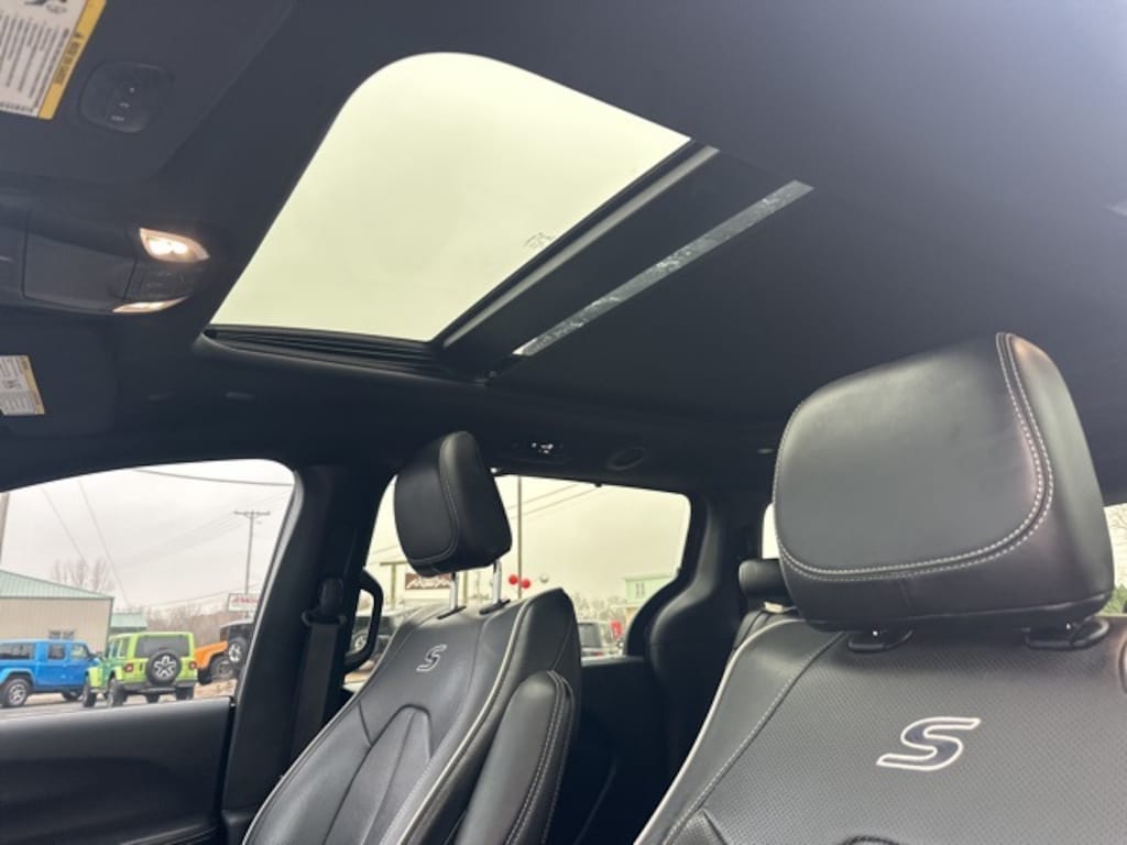 Used 2022 Chrysler Pacifica Limited Passenger Van