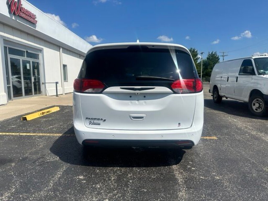 Used 2018 Chrysler Pacifica Touring L Passenger Van