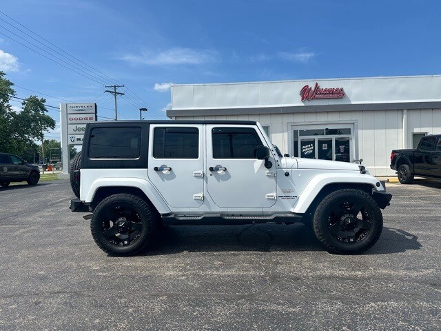 2014 Jeep Wrangler Unlimited Sahara photo 2