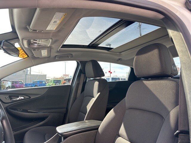 2024 Chevrolet Malibu 1LT photo 3