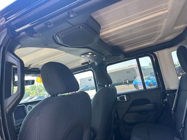 2022 Jeep Wrangler Unlimited Sahara - Photo 19