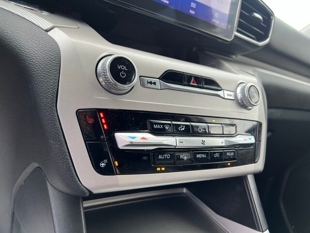2023 Ford Explorer XLT photo 2