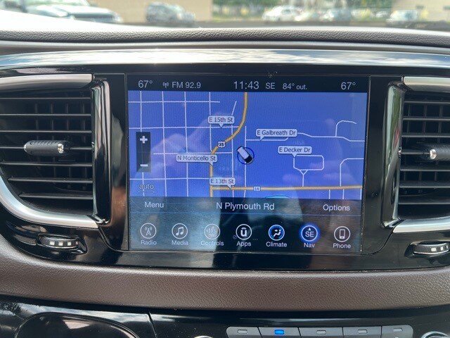 2017 Chrysler Pacifica Touring Plus photo 4