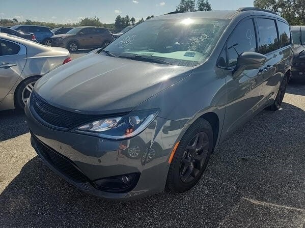 2020 Chrysler Pacifica Touring Plus photo 3