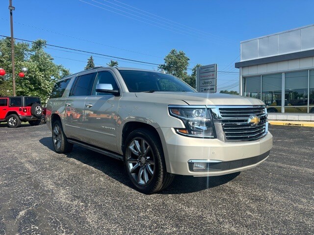 2017 Chevrolet Suburban Premier photo 2