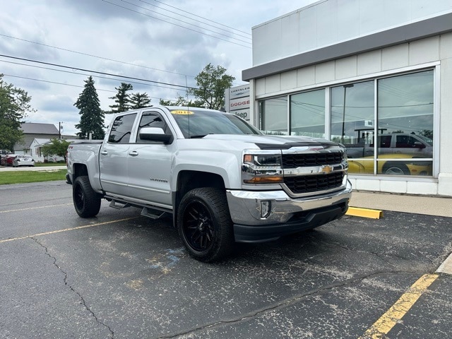 Used 2018 Chevrolet Silverado 1500 LT with VIN 3GCUKREC3JG104952 for sale in Winamac, IN