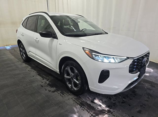 2023 Ford Escape ST-Line AWD Hybrid's photo