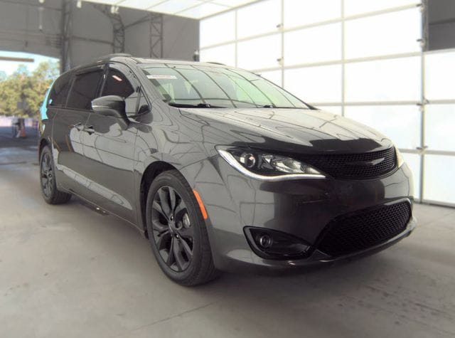 2020 Chrysler Pacifica Limited's photo
