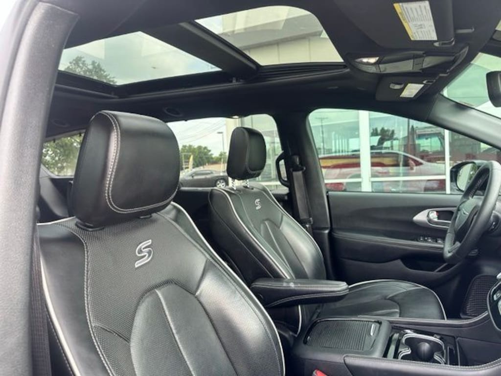 Used 2025 Chrysler Pacifica Limited Passenger Van