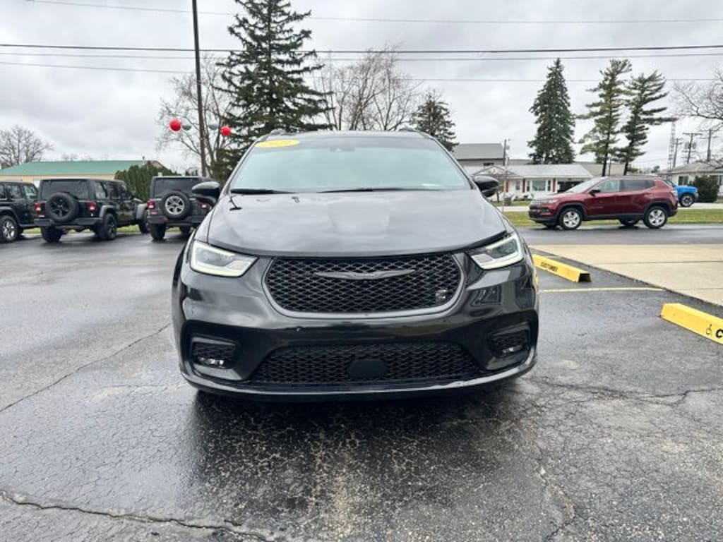 Used 2021 Chrysler Pacifica Touring Passenger Van