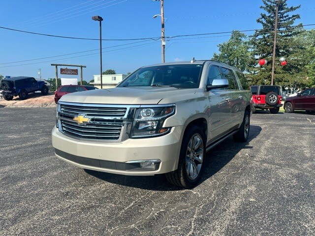 2017 Chevrolet Suburban Premier photo 3