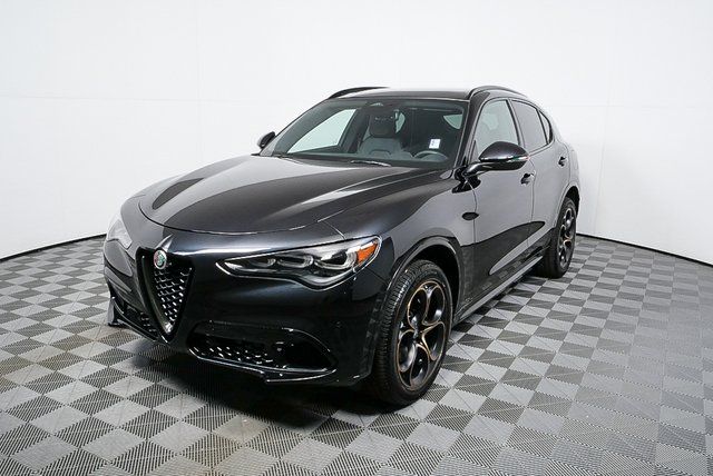 2025 Alfa Romeo Stelvio Intensa AWD's photo