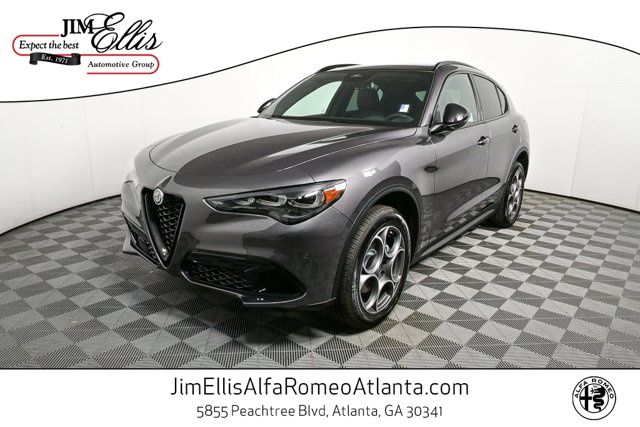 2025 Alfa Romeo Stelvio Base