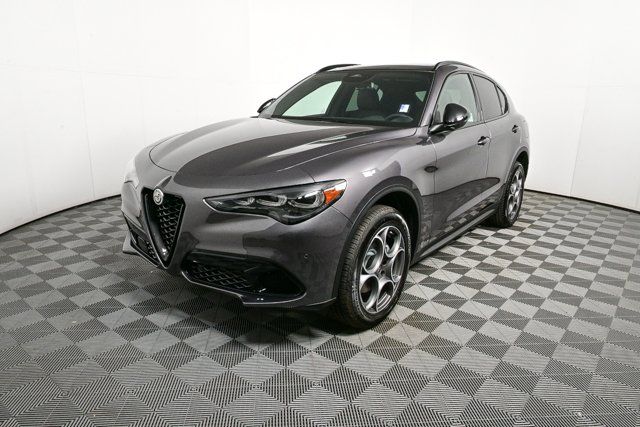 2025 Alfa Romeo Stelvio Stelvio AWD's photo